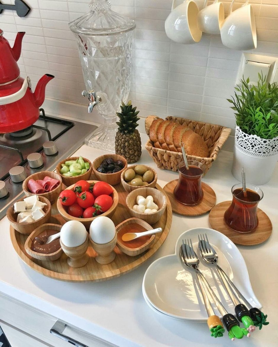 Современная сервировка стола