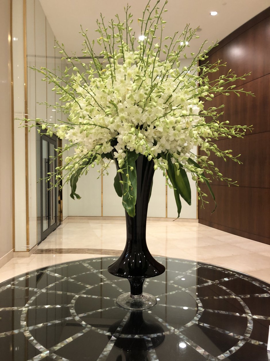 Украшение интерьера искусственными цветами