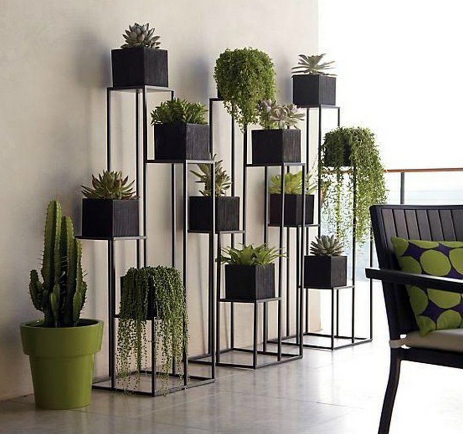 Напольные вазы с цветами