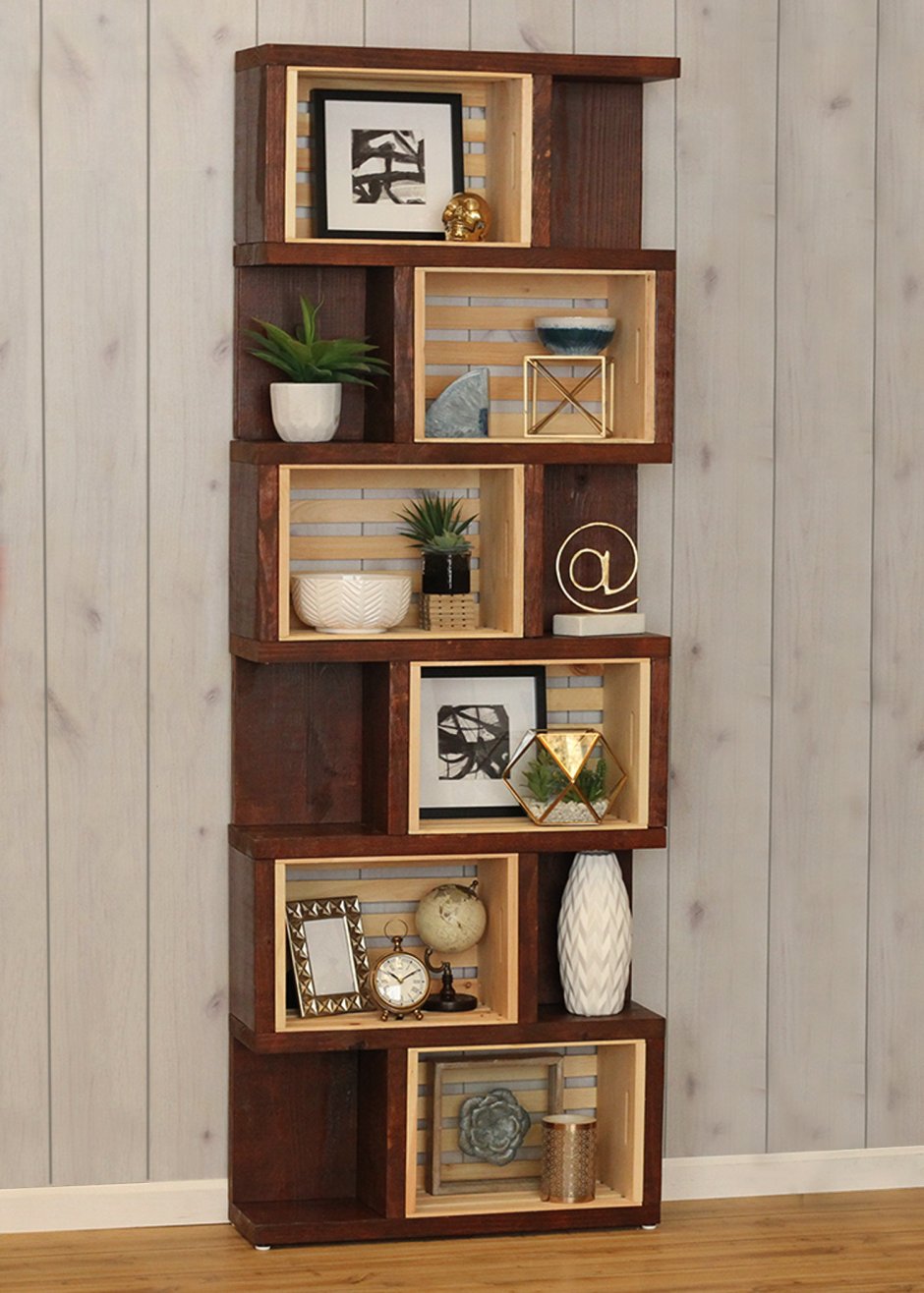 Книжный шкаф из деревянных ящиков