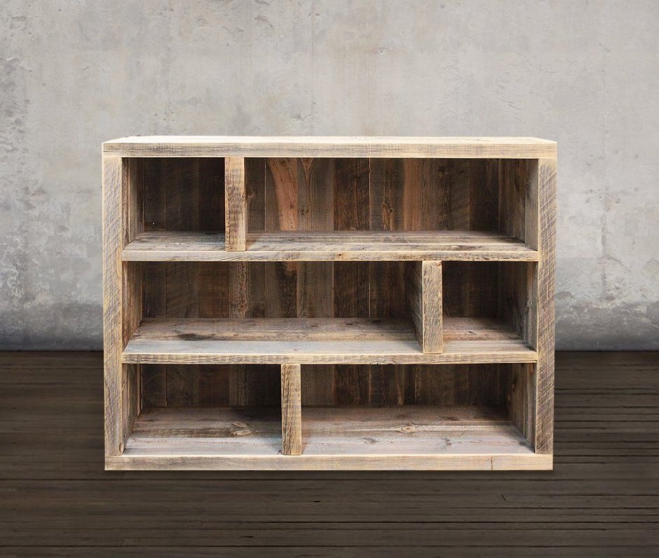 Необычные стеллажи из дерева