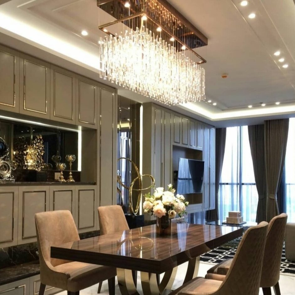 Люстра над обеденным столом