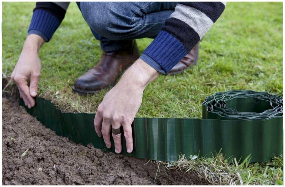 Деревянный бордюр для клумбы