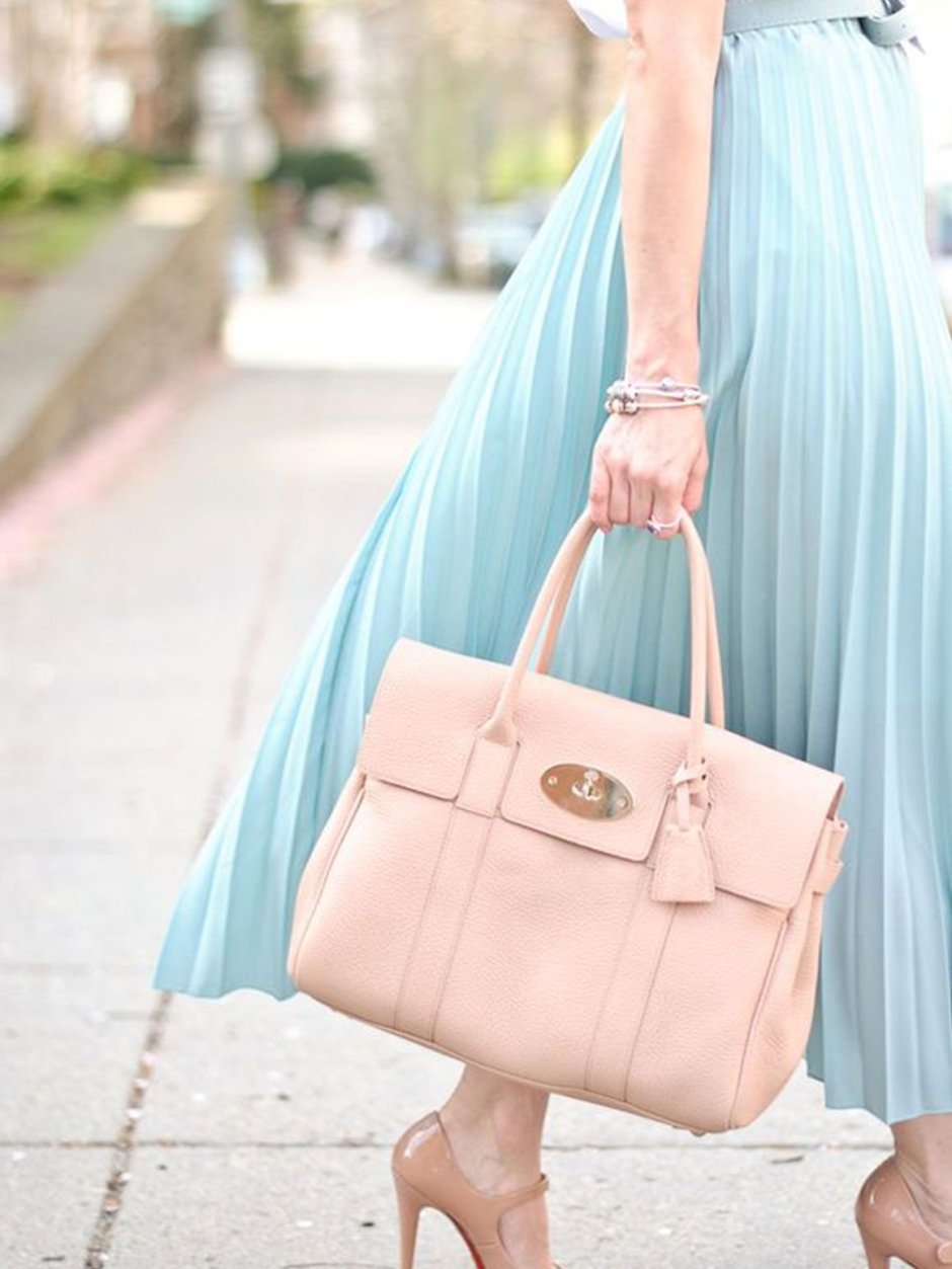 Бежевые цветы