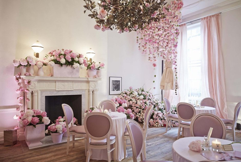 Красивый интерьер с цветами