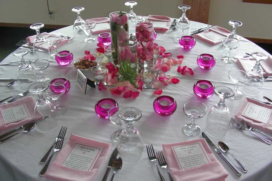 Сервировка стола к празднику