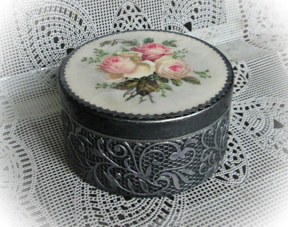 Декупаж круглой шкатулки