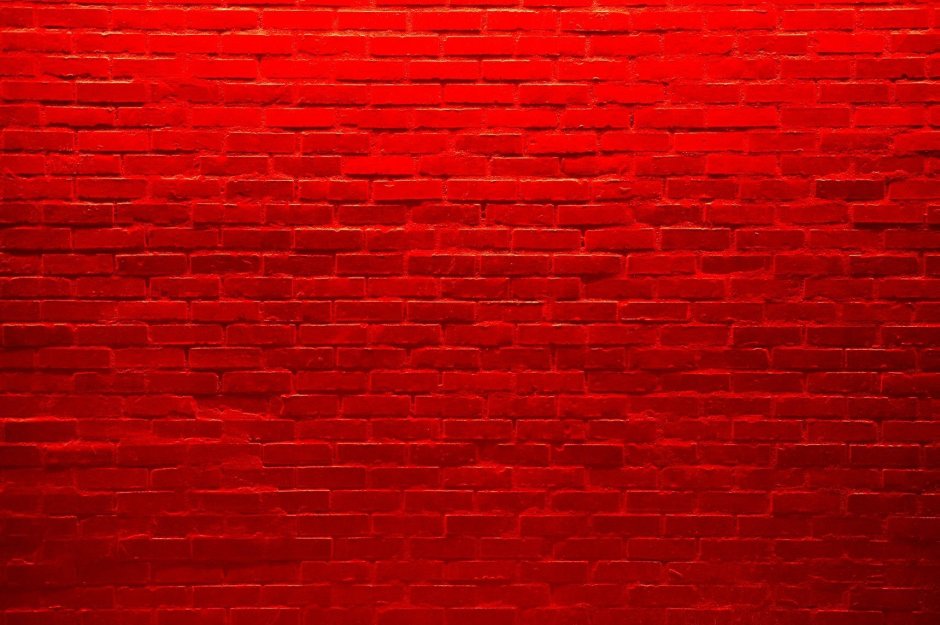 Красная кирпичная стена