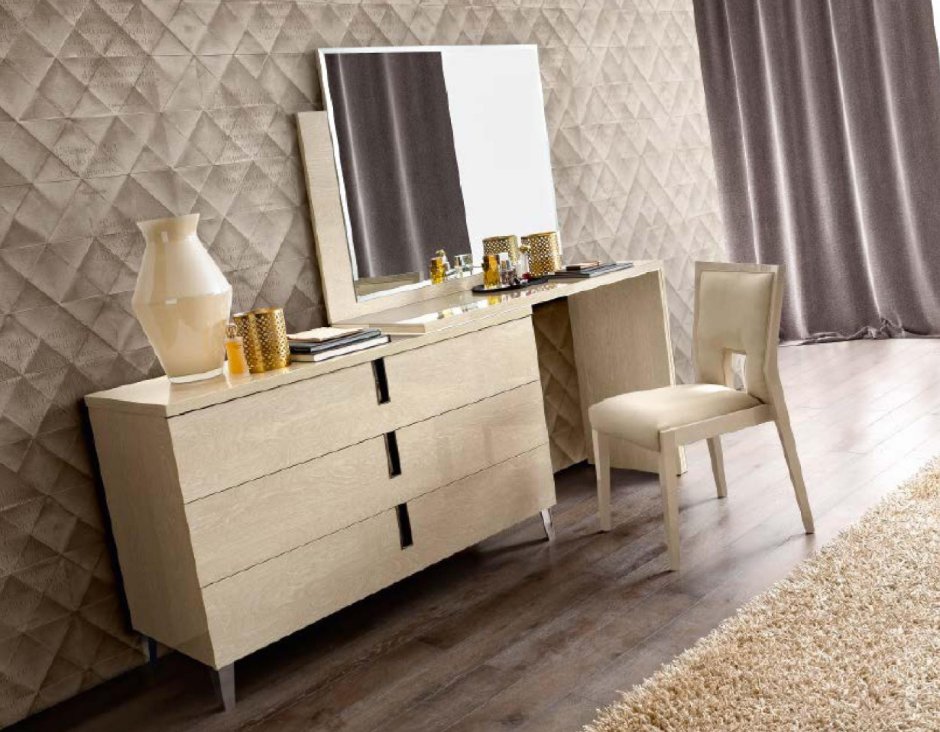 Туалетный столик с комодом