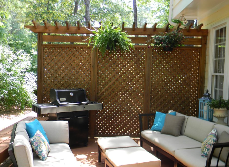 Ideas for Decorating Lattice Fences