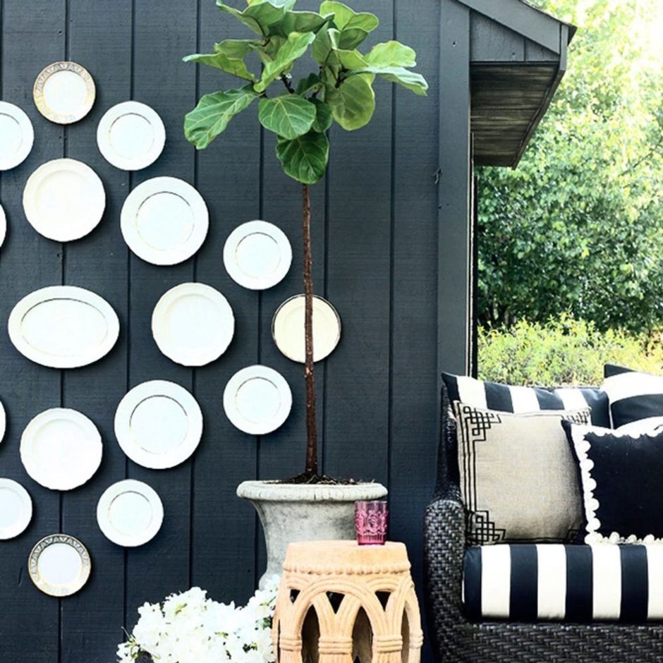 Украшение стен на даче