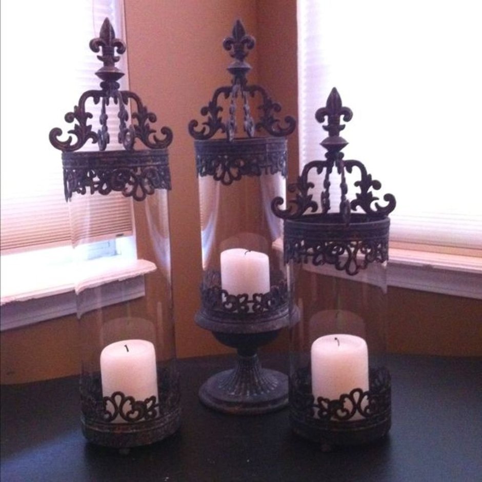 Напольный подсвечник в готическом стиле