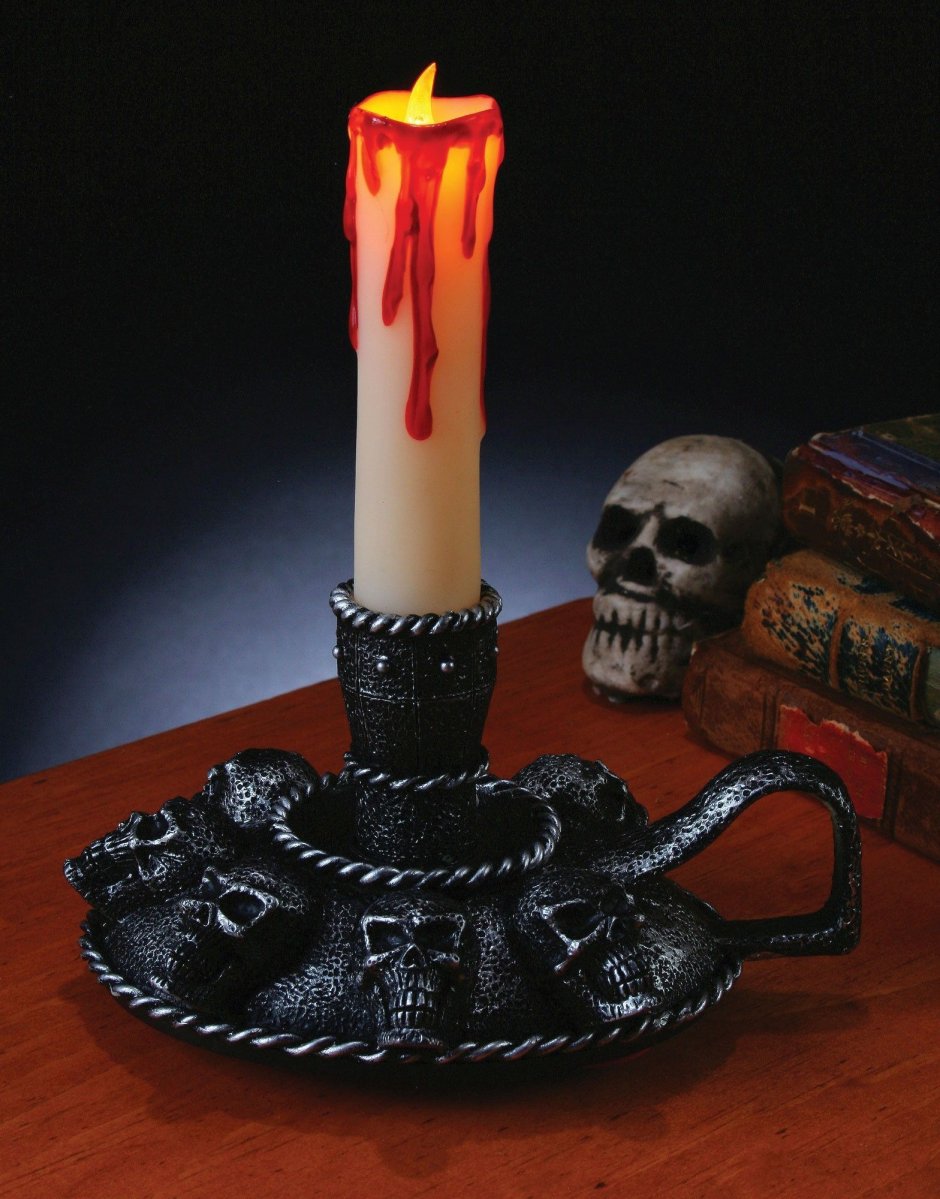 Готический подсвечник