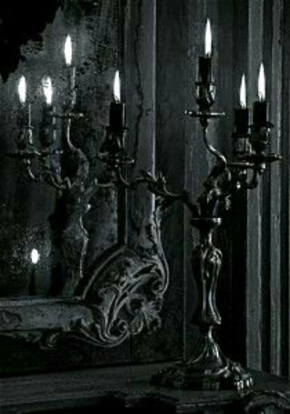 Свечи в готическом стиле