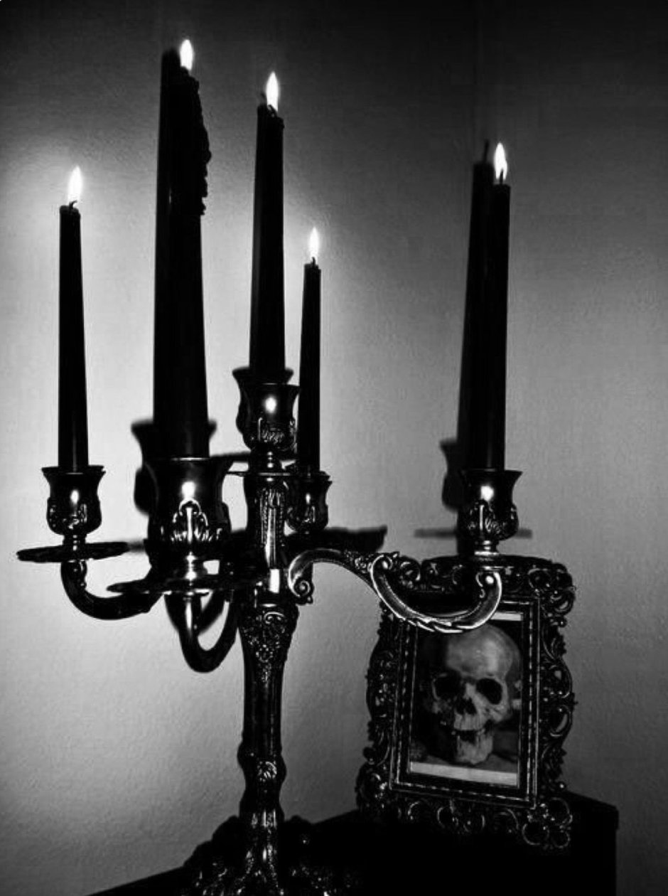 Готический подсвечник