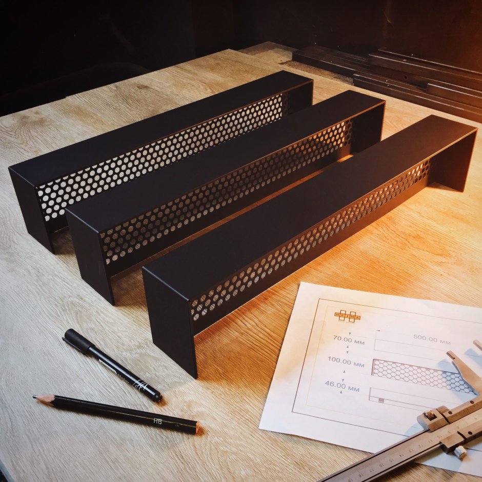 Полки металлические настенные