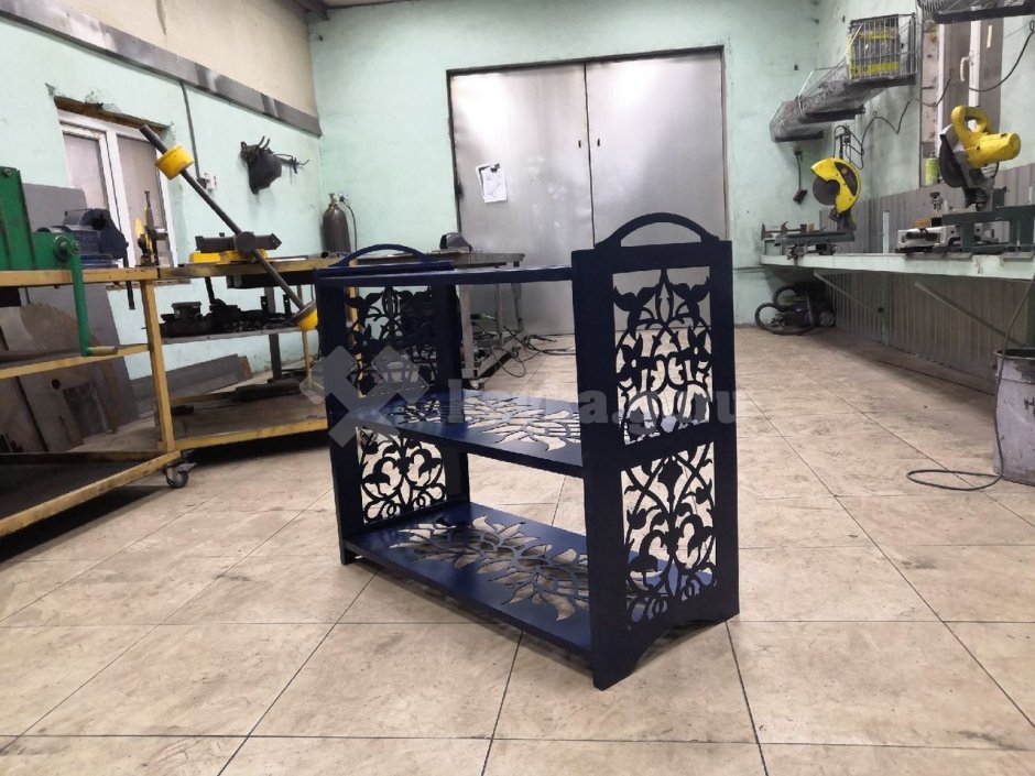 Настенные полки из профильной трубы