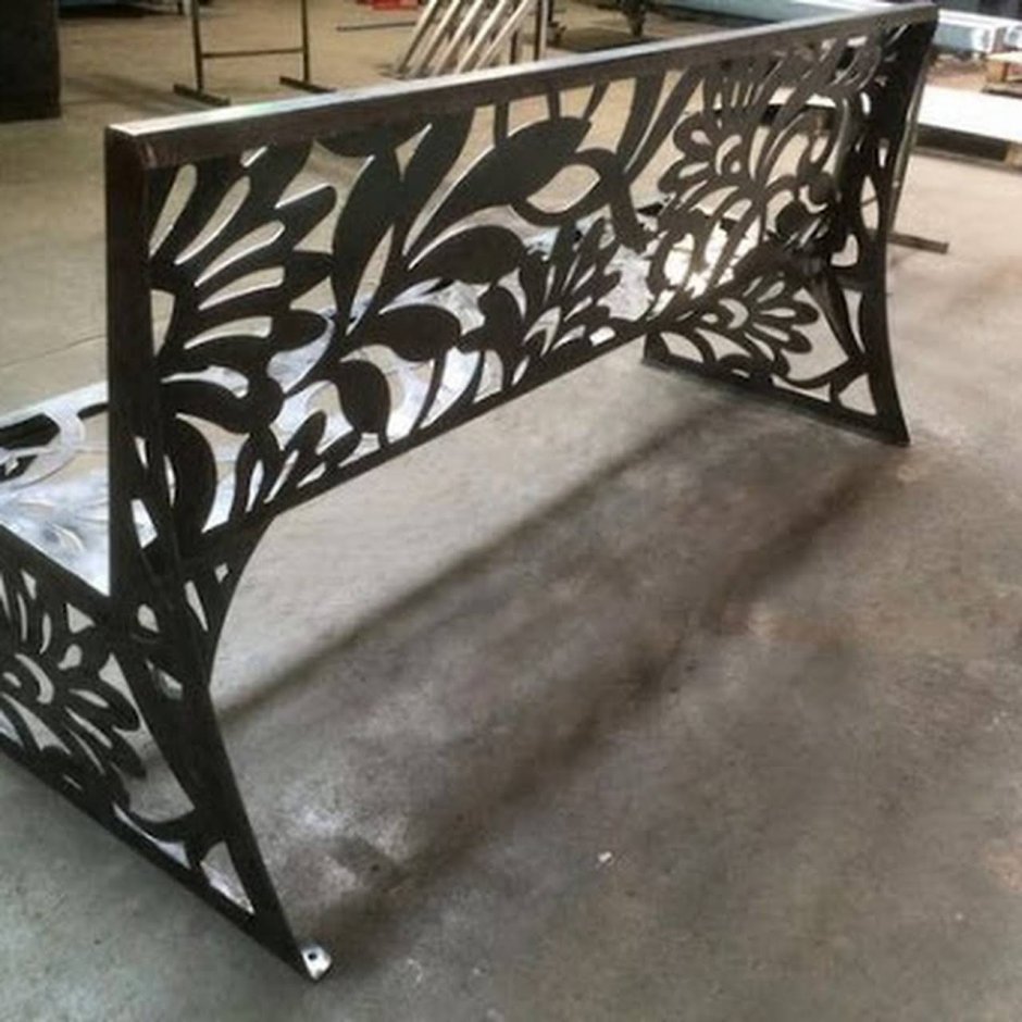 Ажурные полочки из металла