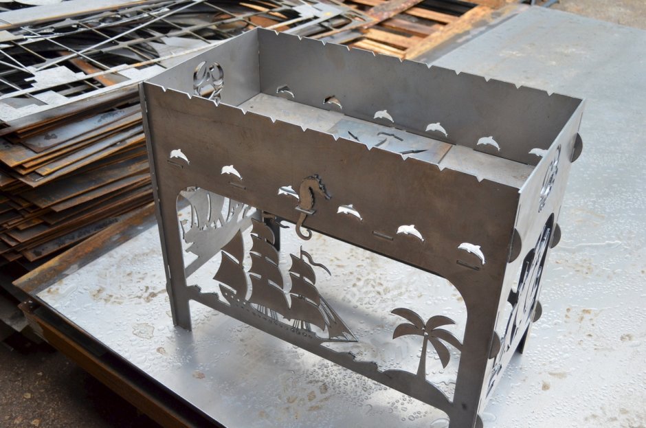 Горизонтальные металлические полки