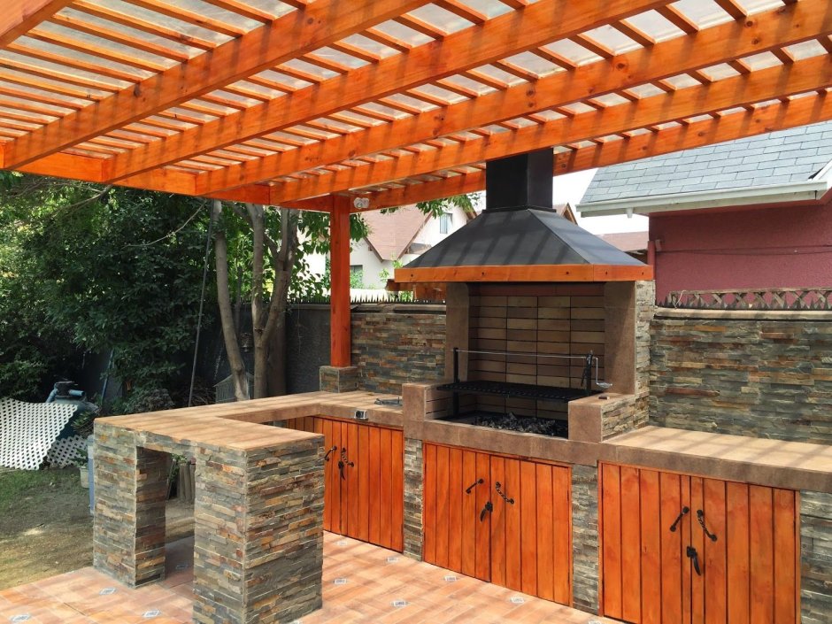 Барбекю у забора