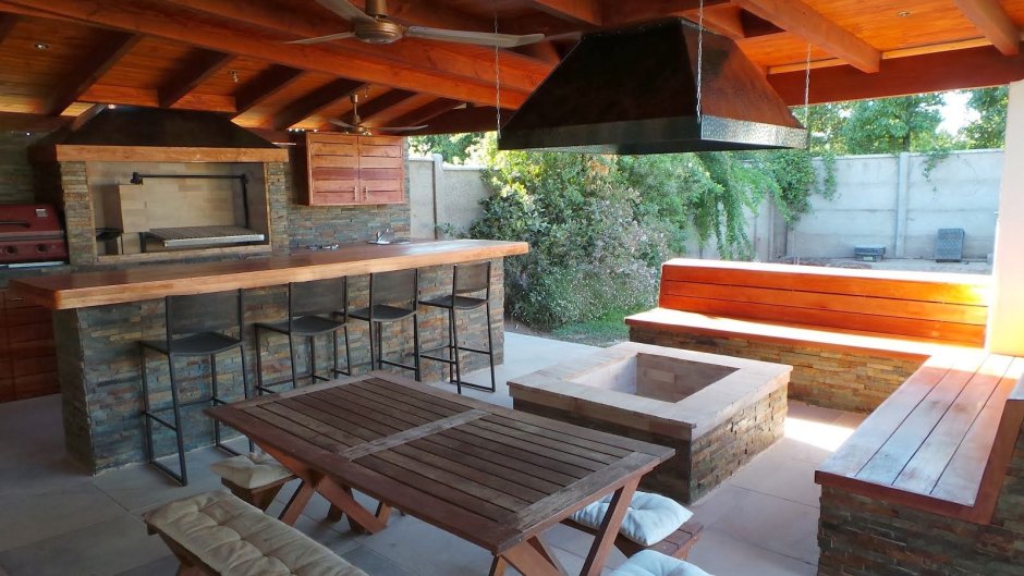 Барная стойка в беседке