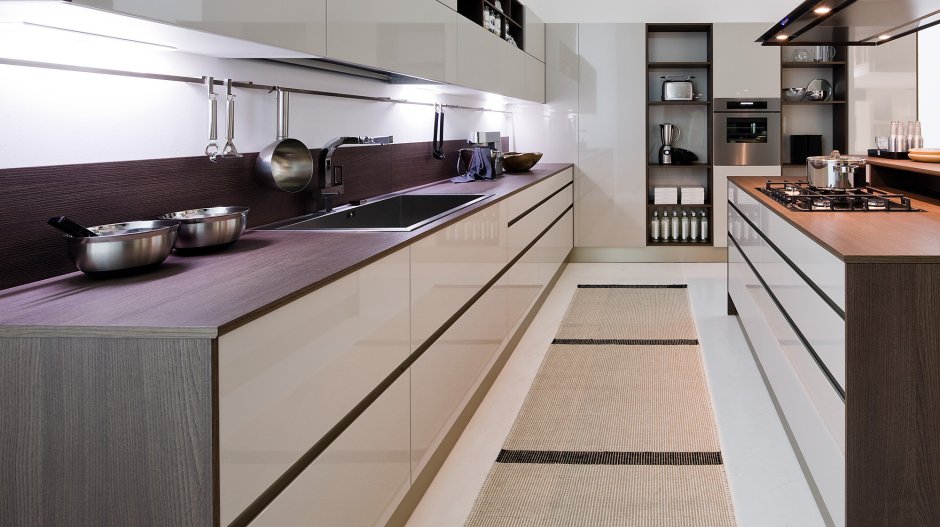 Барная стойка у окна