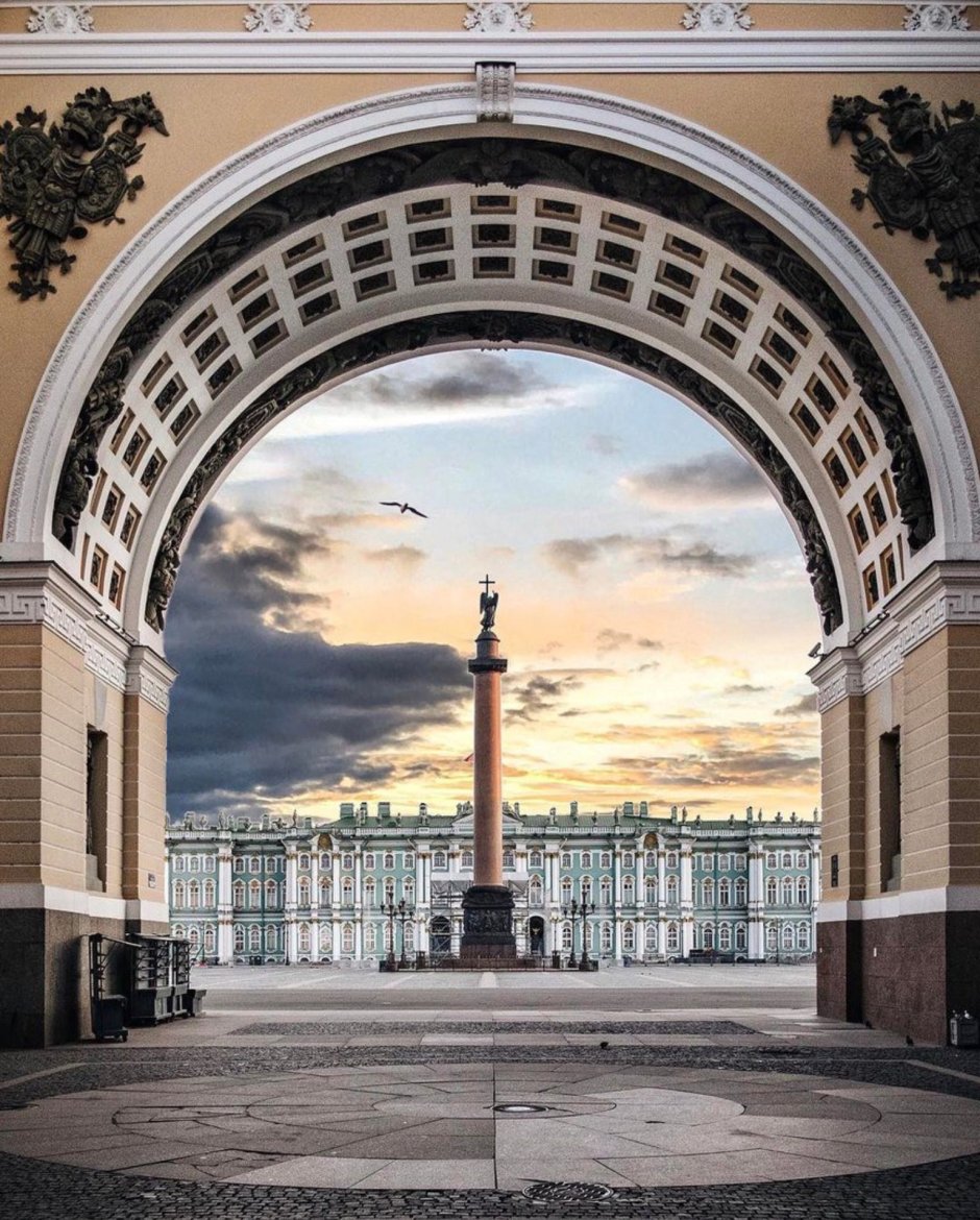 Дворцовая площадь в Санкт-Петербурге арка