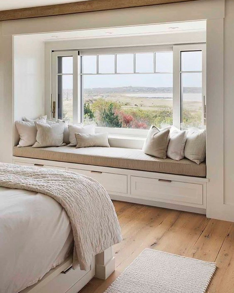 Широкий подоконник