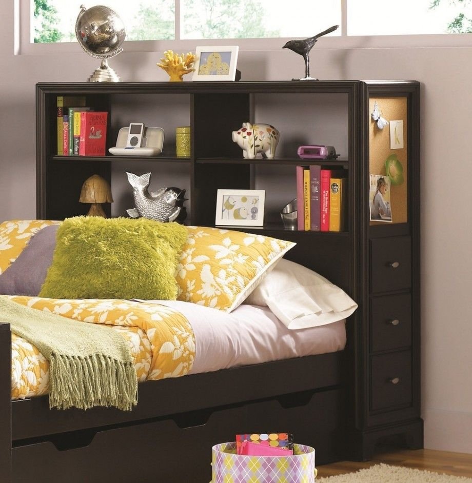 Изголовье кровати с палками