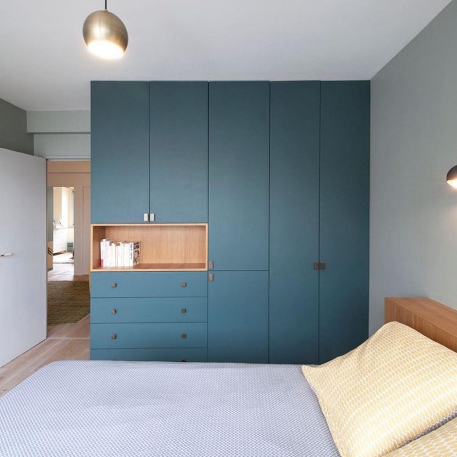 Шкаф до потолка