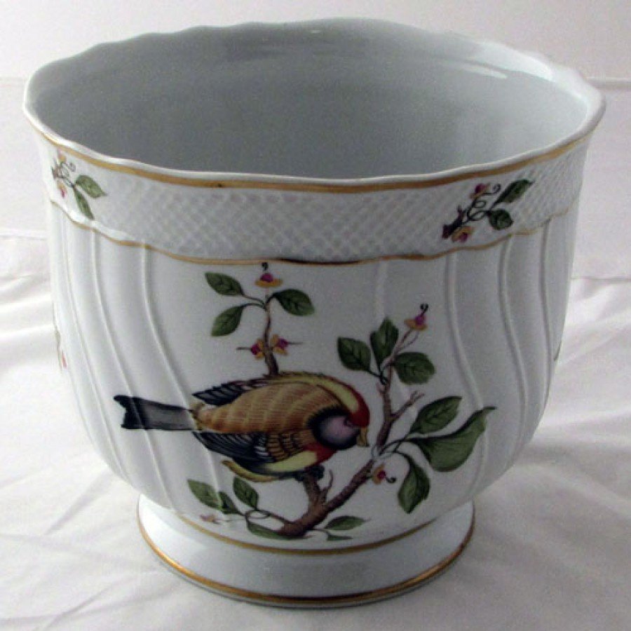 Фаянсовый горшок для цветов