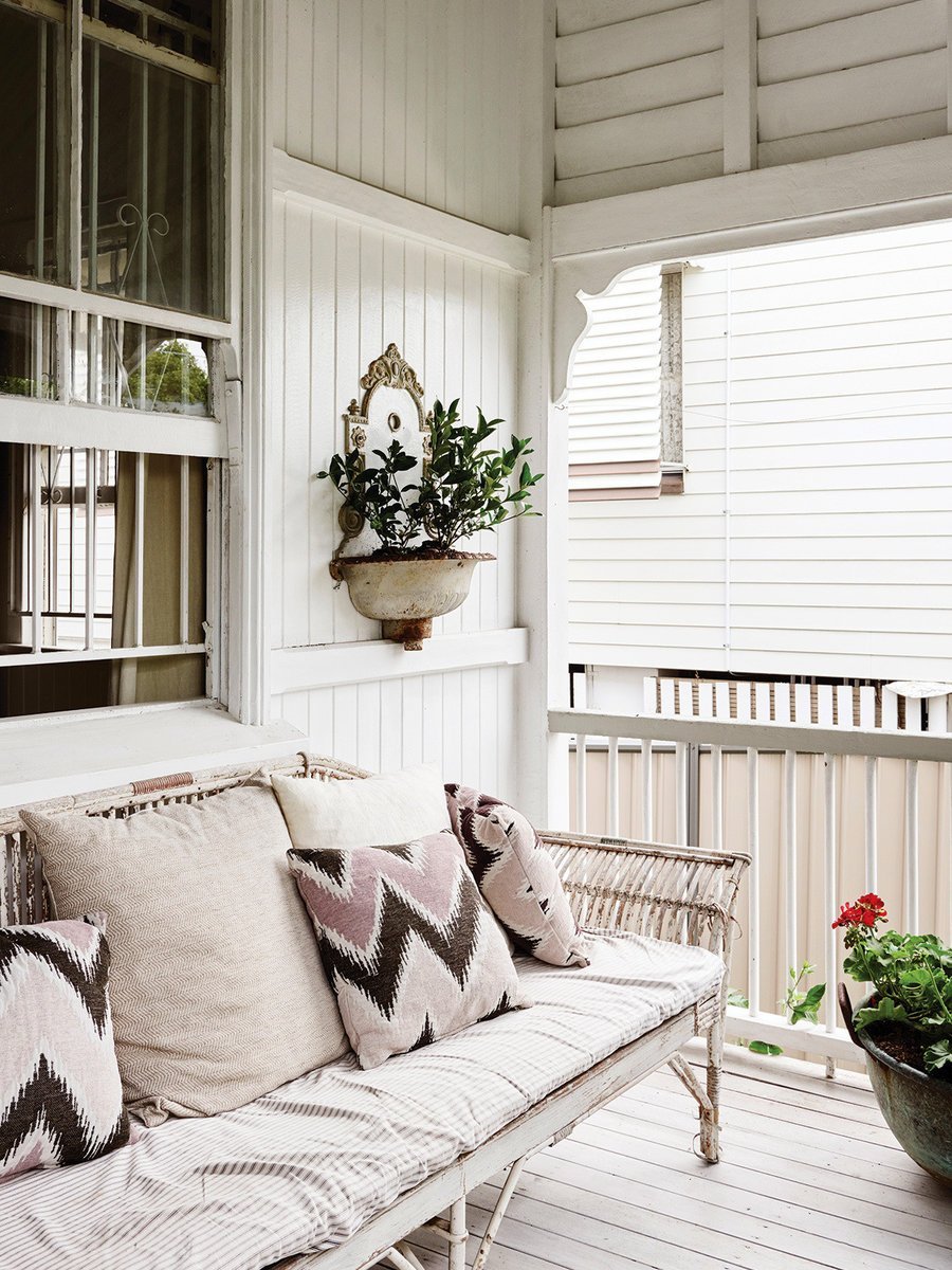 Лоджия в деревенском стиле