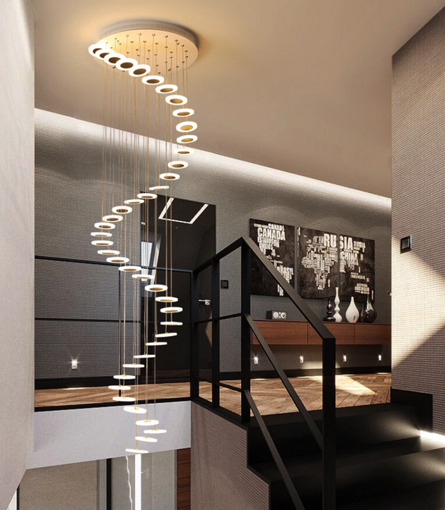 Люстра на лестничный пролет