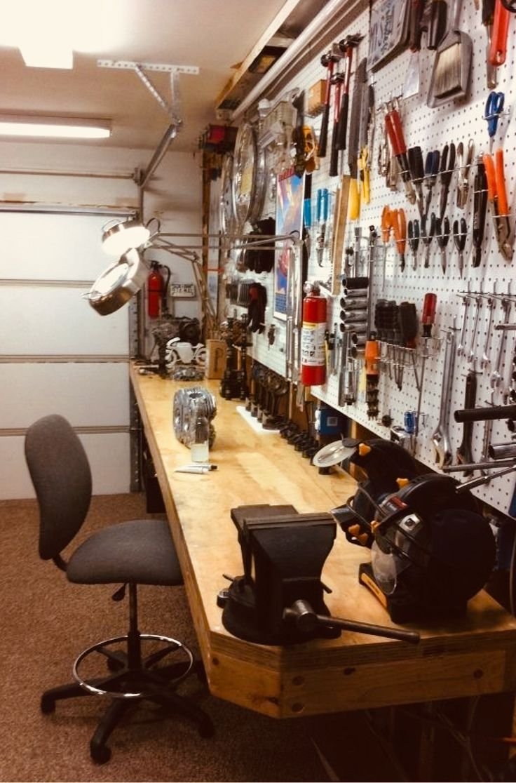 Рабочее место в гараже