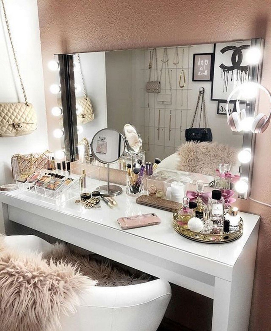 Комната с туалетным столиком