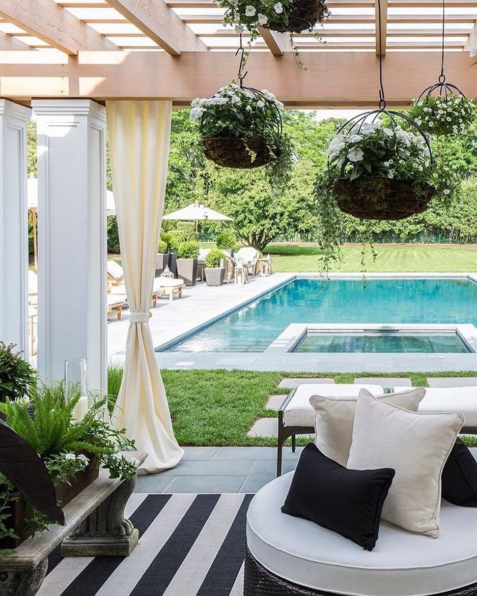 Терраса с бассейном