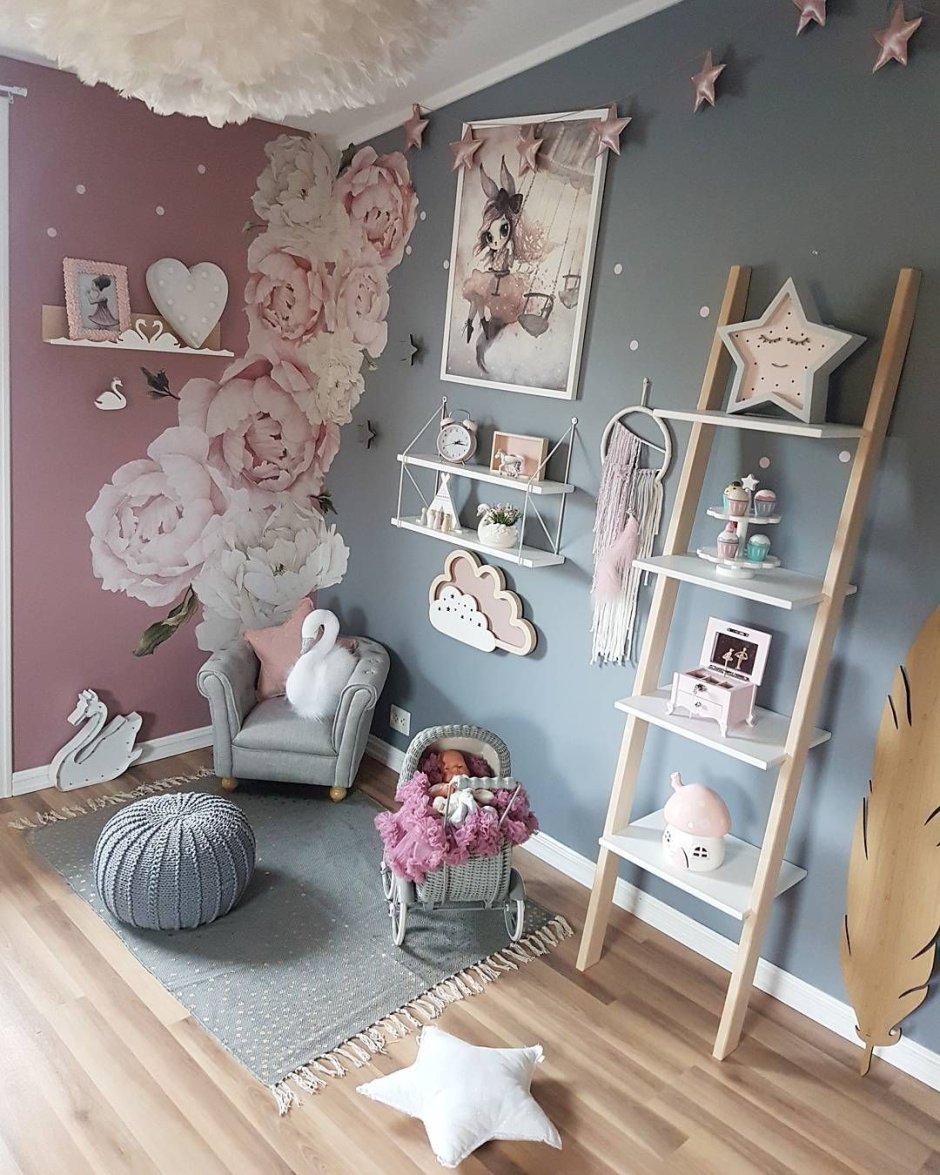 Декор письменного стола