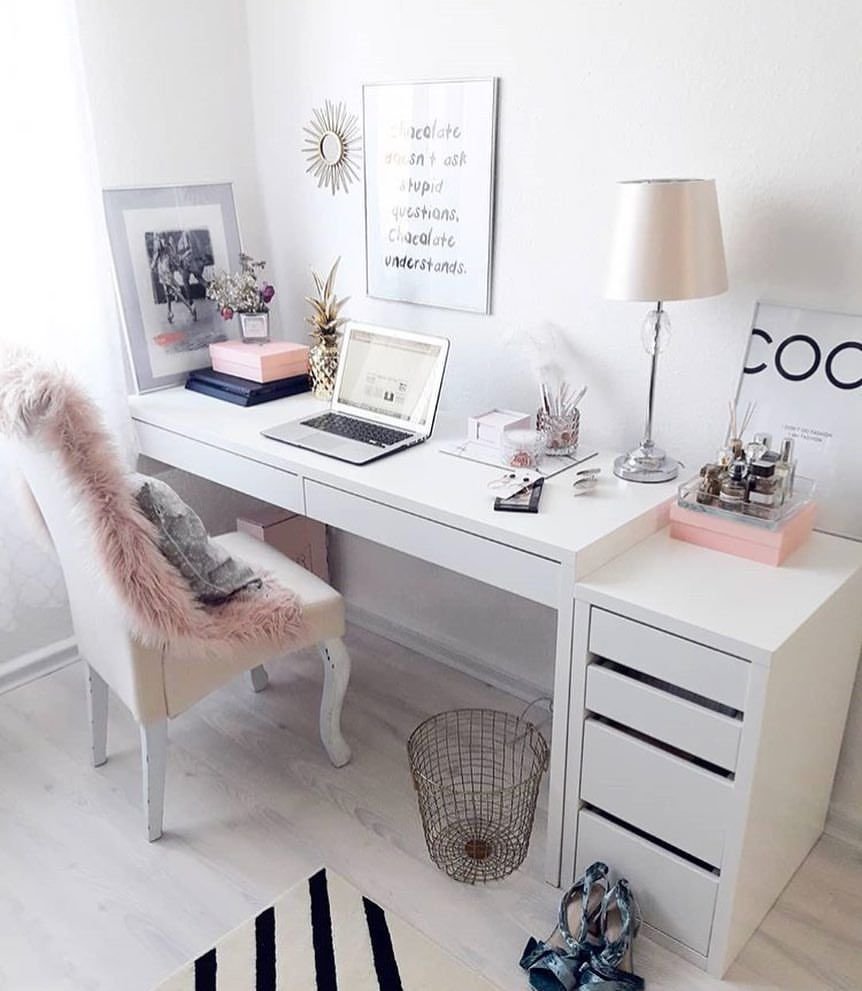 Декор письменного стола