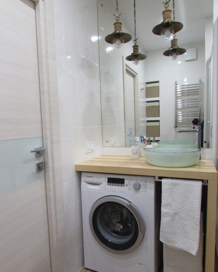 Стиралка под столешницей в ванной