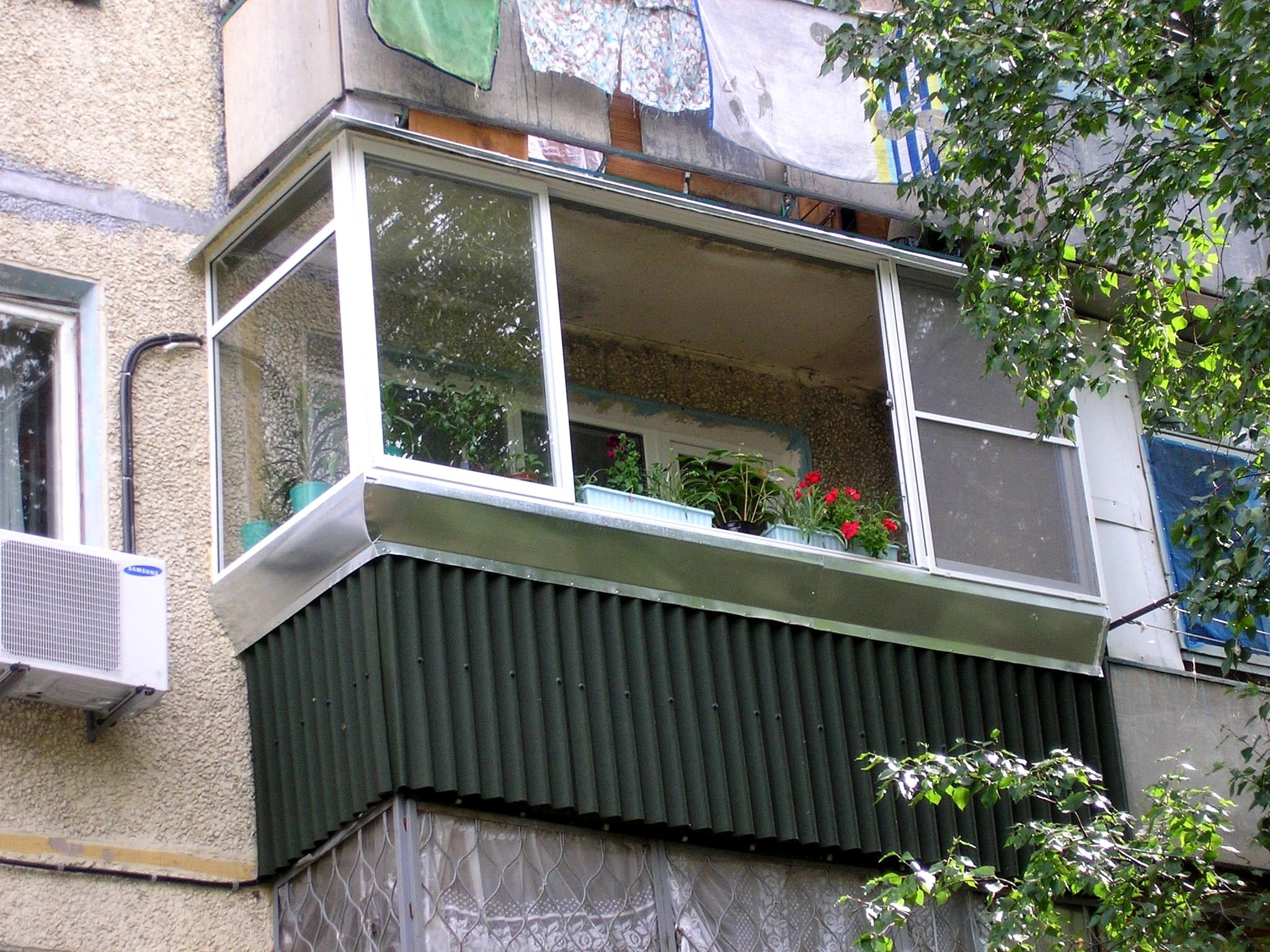 Балкон со стороны улицы