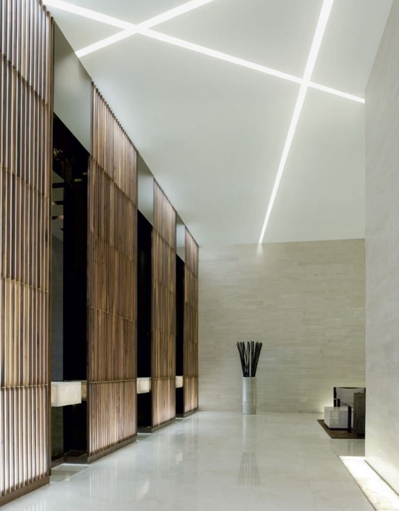 Линейные светильники в прихожей