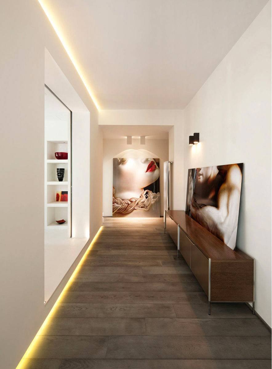 Освещение в длинном коридоре