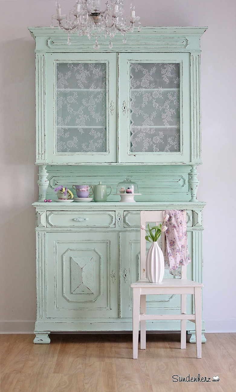 Старинный буфет перекрашенный