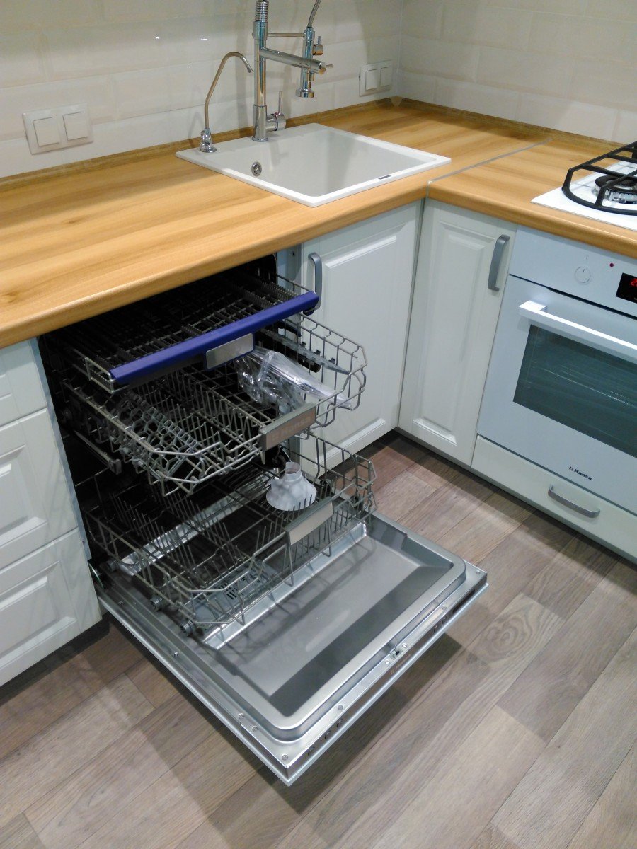 Посудомоечная машина на кухне