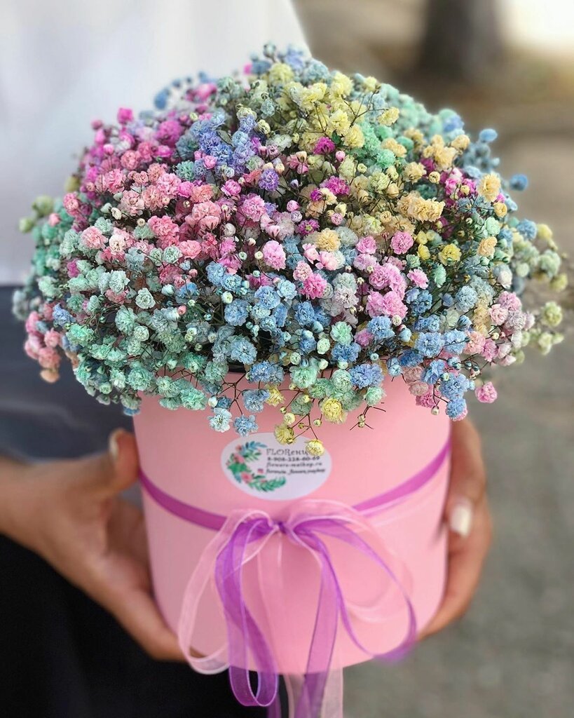 Букет гипсофилы в шляпной коробке