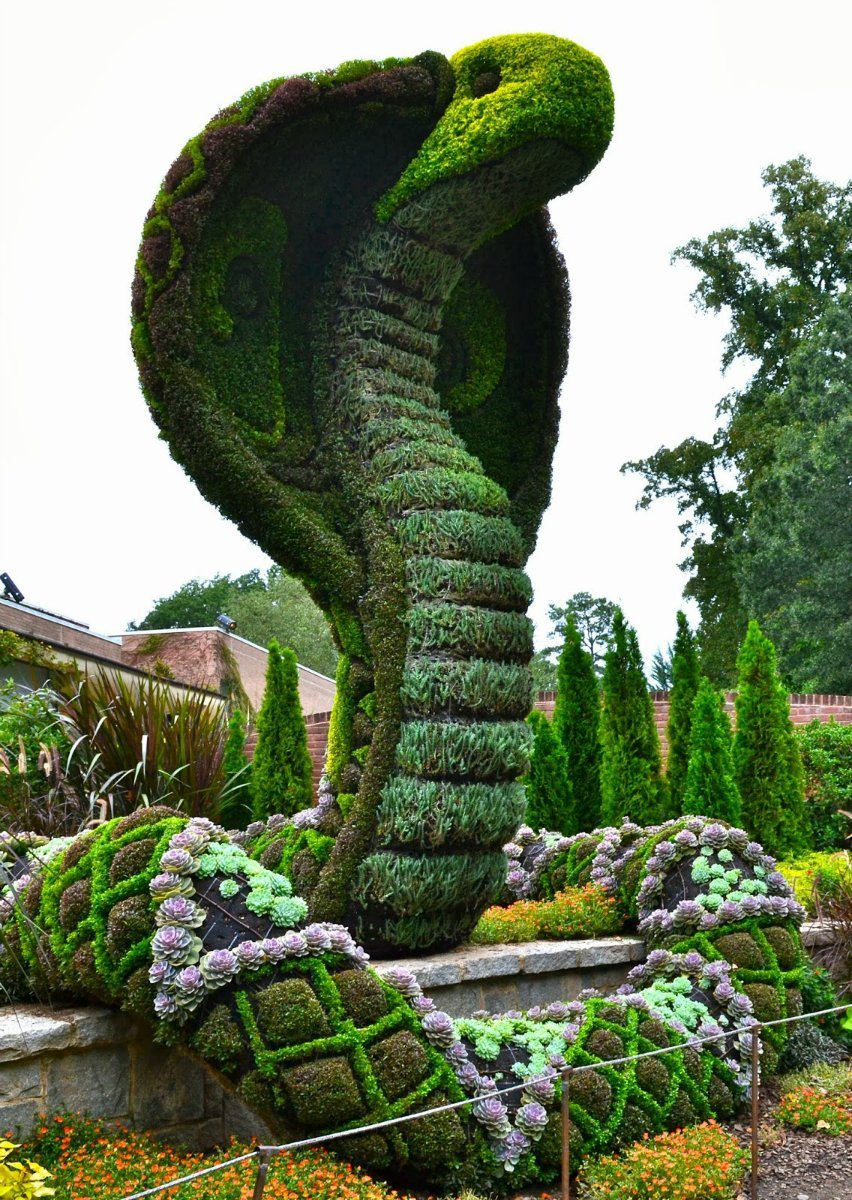 Фигуры из газона