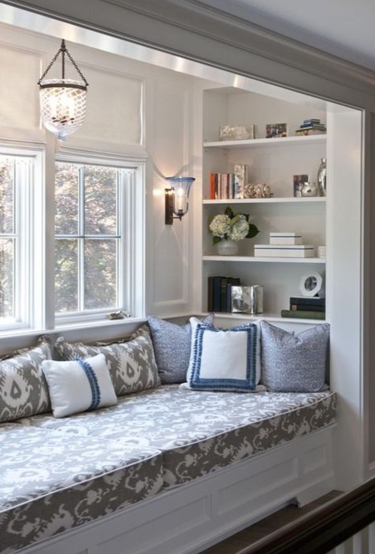 Диванчик на подоконнике