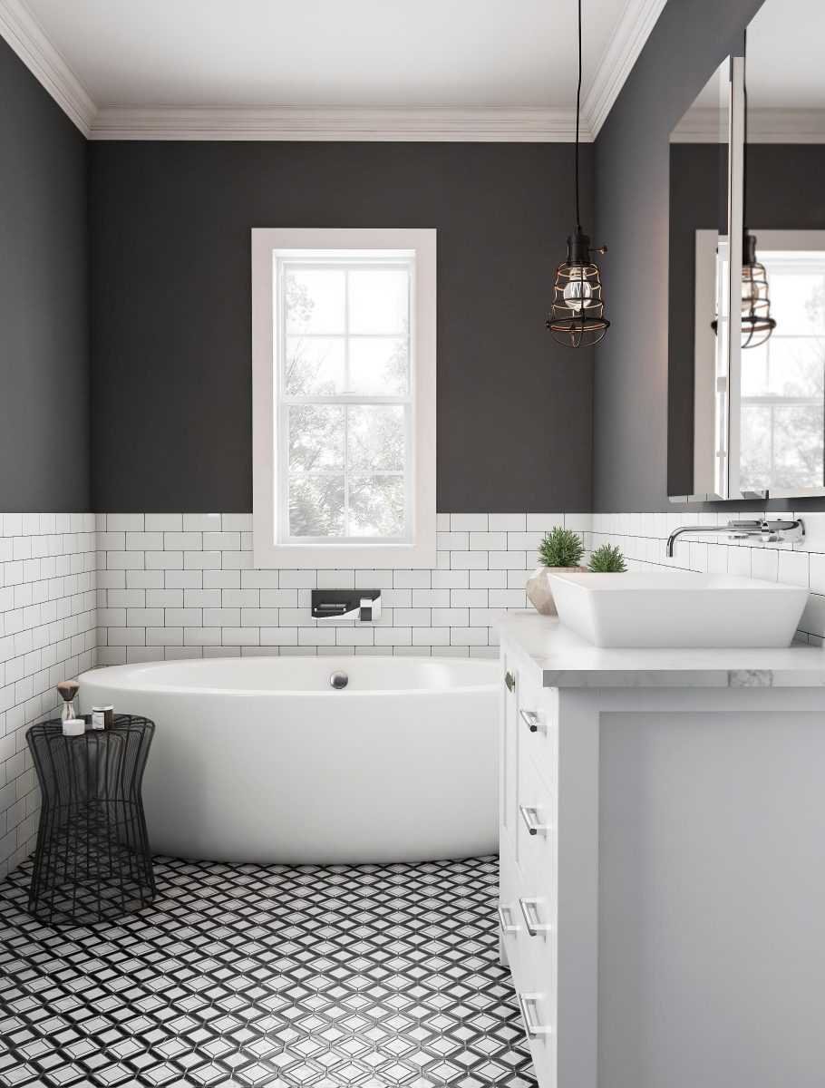 Интерьер ванной комнаты в частном доме в черно белых тонах