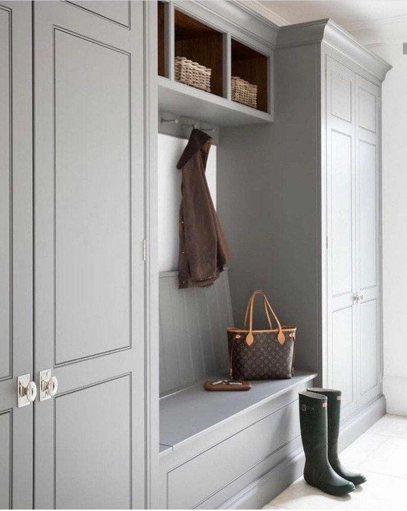 Белый шкаф в прихожую