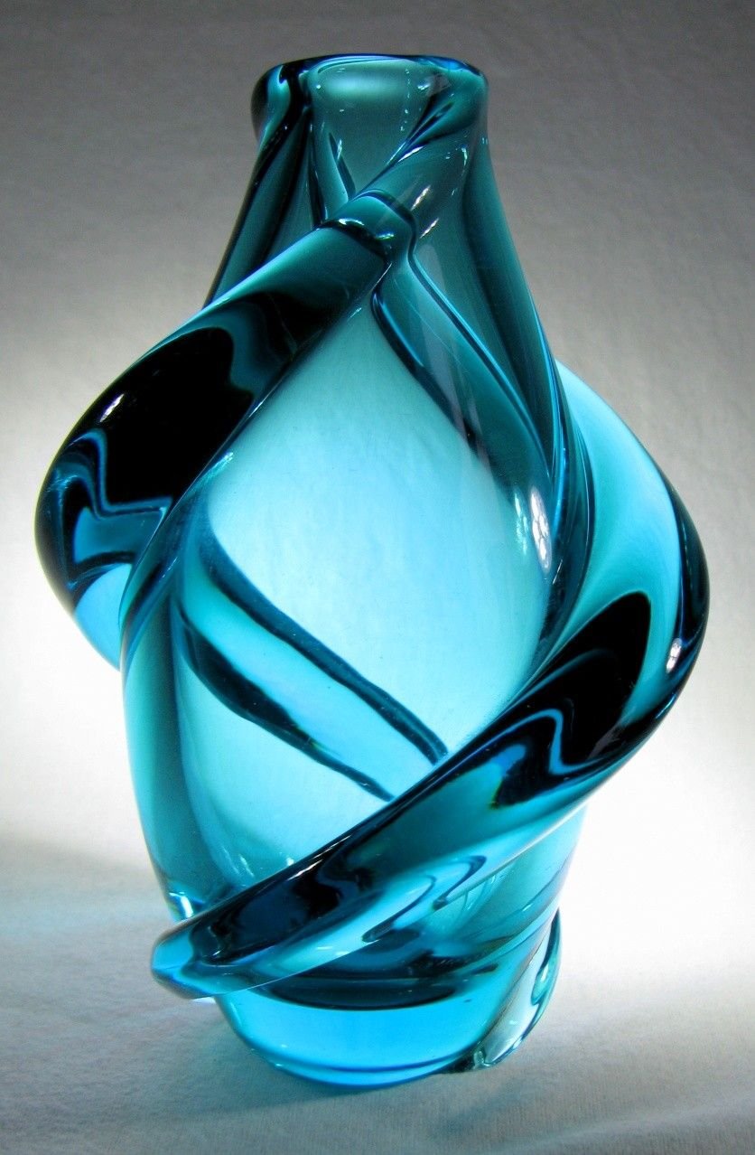 Стеклянные скульптуры медуз от стеклодува Ричарда Сатава